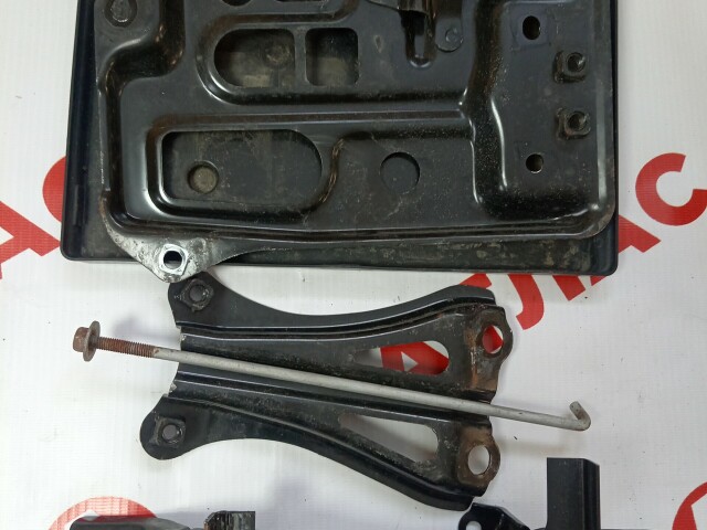 Крепление аккумулятора TOYOTA Avensis 