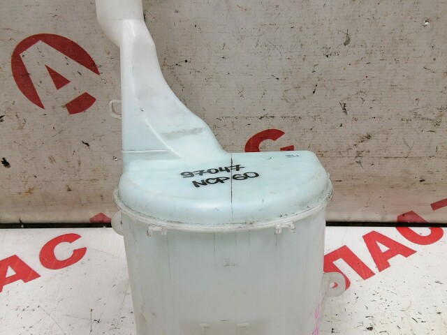 Бачок омывателя TOYOTA Ist 