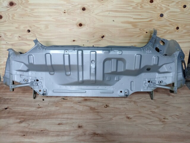 Задняя панель TOYOTA Ist 