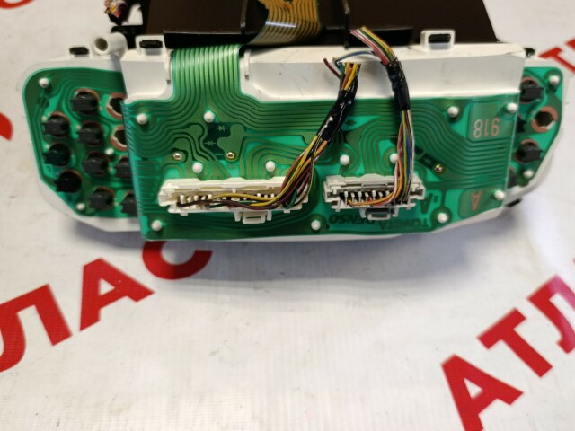 Щиток приборов TOYOTA Vitz 