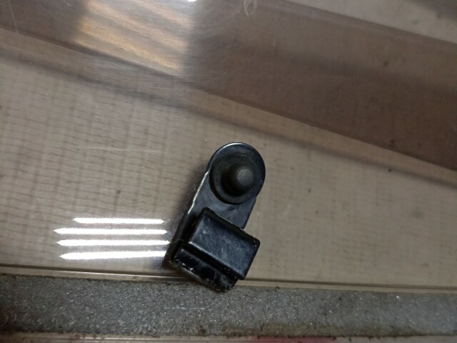 Ветровик TOYOTA Ist 