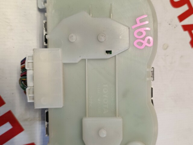 Щиток приборов TOYOTA Ist 