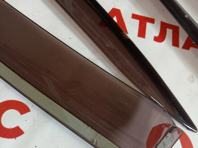 Ветровик NISSAN Primera 