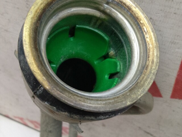 Горловина бензобака TOYOTA Platz 