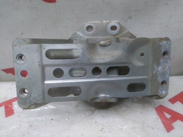 Кронштейн усилителя бампера TOYOTA Avensis 