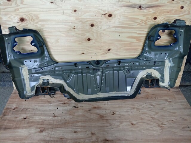 Задняя панель TOYOTA Avensis 