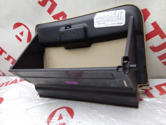 Бардачок NISSAN Bluebird Sylphy 