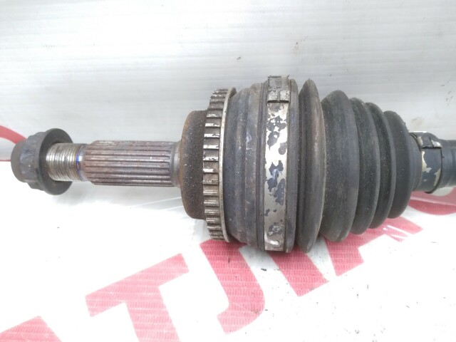 Привод короткий TOYOTA Ist 