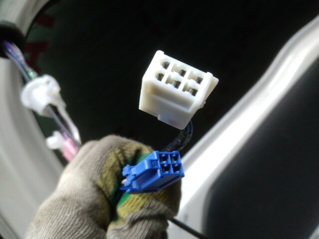 Дверь багажника TOYOTA Ist 