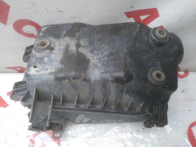 Корпус воздушного фильтра TOYOTA Avensis 1ZZ-FE