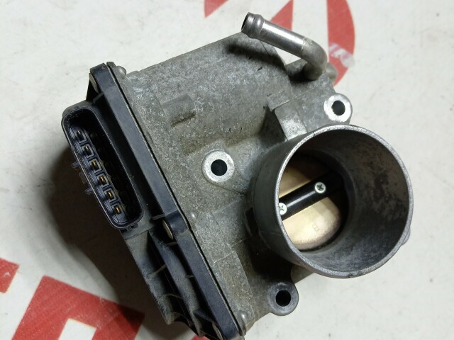 Дроссельная заслонка TOYOTA Corolla Runx 