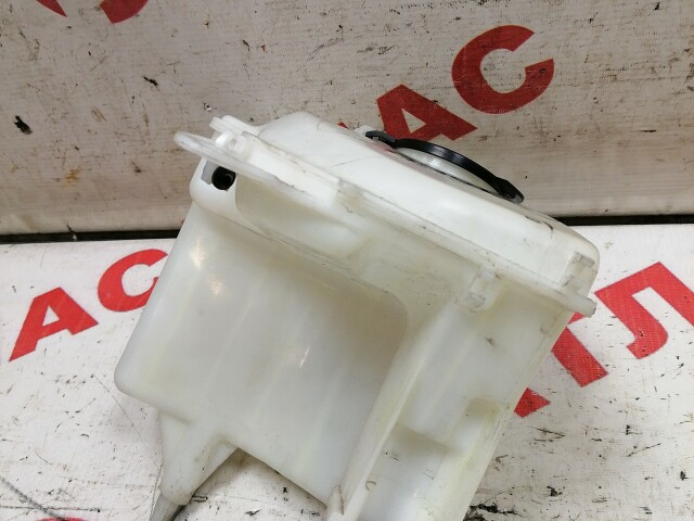 Бачок омывателя TOYOTA Corolla 