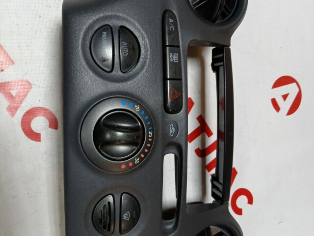 Блок управления печкой и кондиционером TOYOTA Vitz 