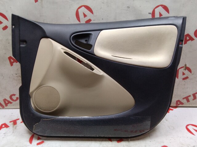 Обшивка двери TOYOTA Vitz 