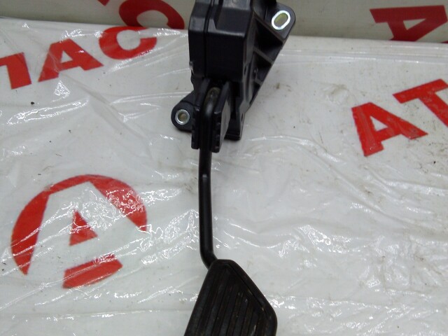 Педаль газа TOYOTA Vitz 