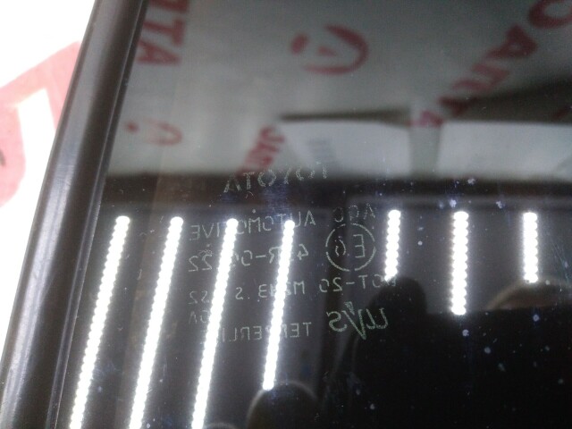 Треугольник (стекло) TOYOTA RAV4 