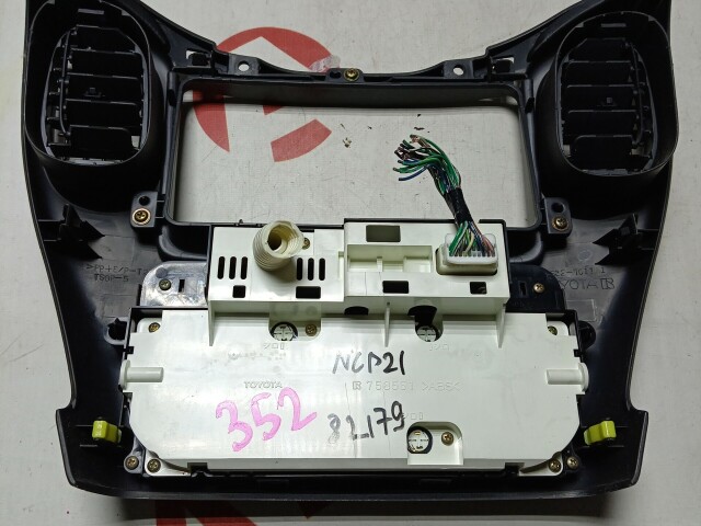 Блок управления печкой и кондиционером TOYOTA FunCargo 