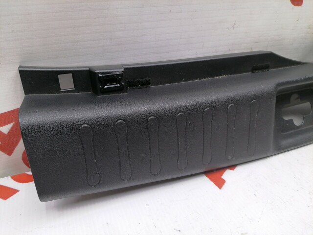 Накладка замка багажника NISSAN Juke 