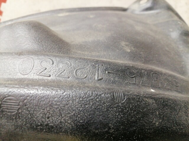 Подкрылок TOYOTA Corolla Runx 