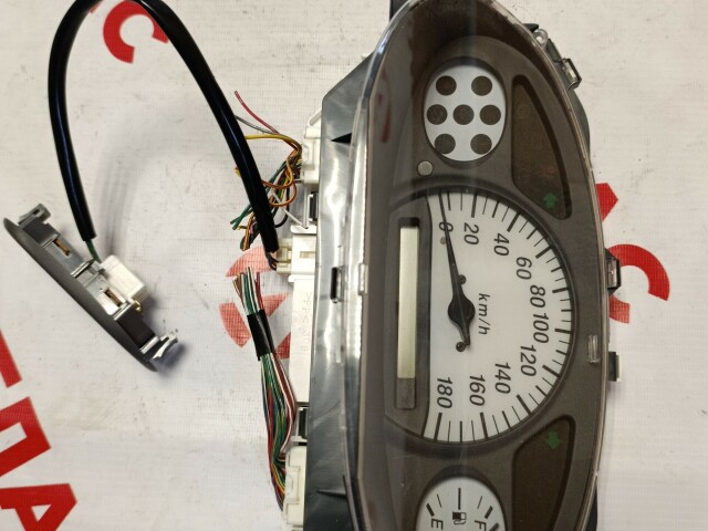 Щиток приборов TOYOTA Platz 