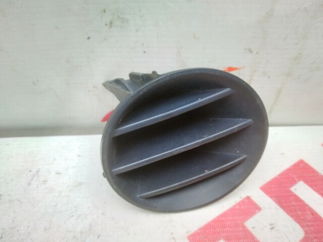 Заглушка в бампер TOYOTA Ist 