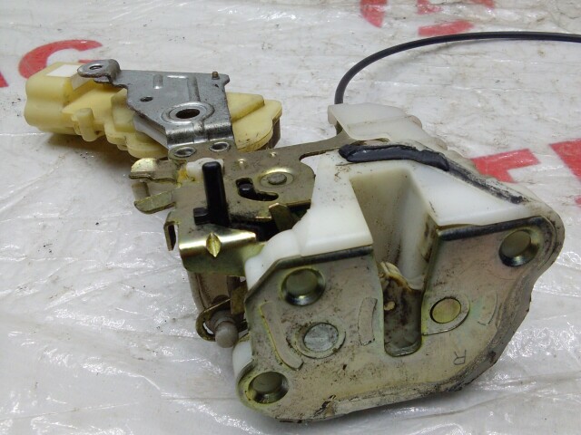 Замок двери TOYOTA FunCargo 