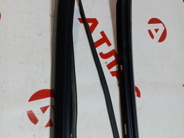 Молдинг лобового стекла HONDA Stream 