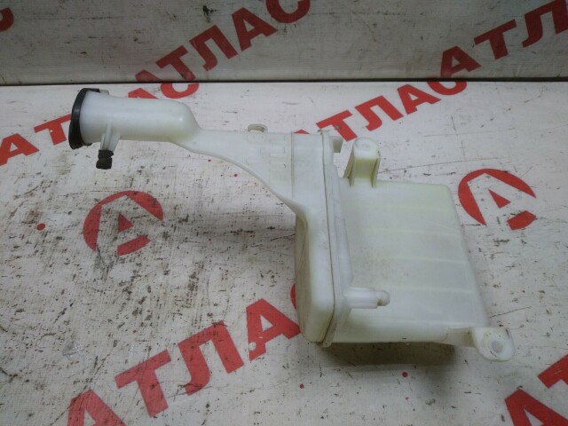 Бачок омывателя TOYOTA Platz 