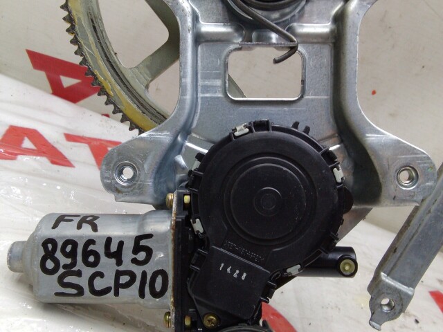 Стеклоподъемник TOYOTA Vitz 