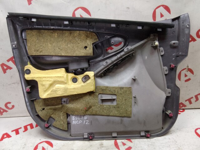 Обшивка двери TOYOTA Platz 