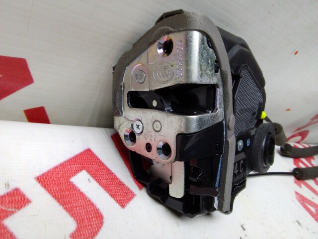 Замок двери TOYOTA Camry 