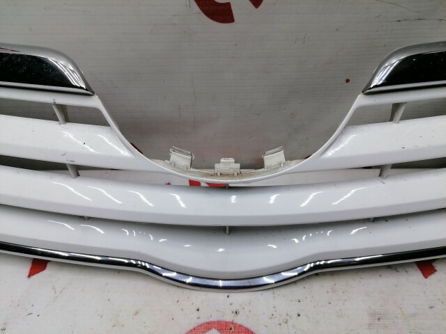 Решетка радиатора TOYOTA Avensis 