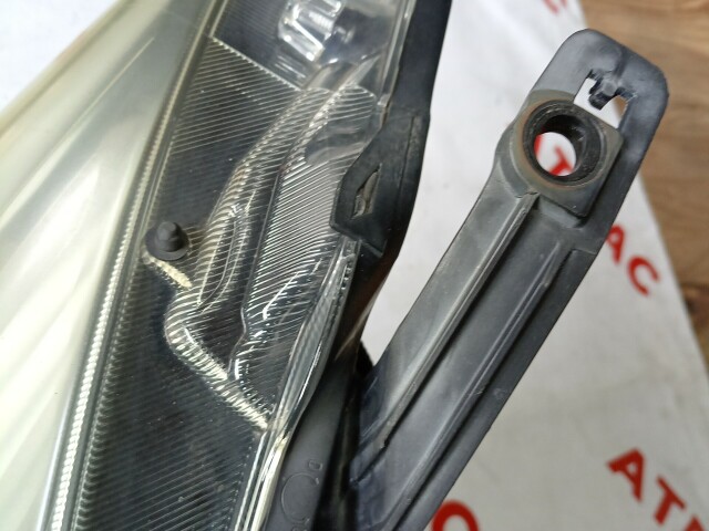 Фара HONDA Freed 