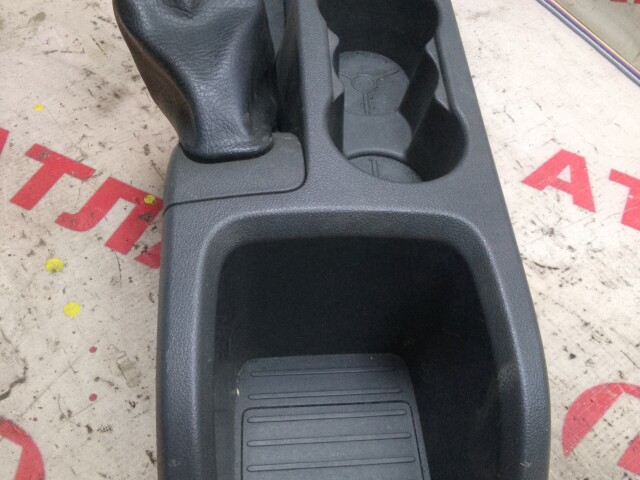 Консоль между сиденьями FORD Focus II 