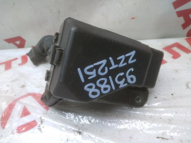 Блок предохранителей TOYOTA Avensis 1ZZ-FE