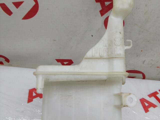 Бачок омывателя TOYOTA Vitz 