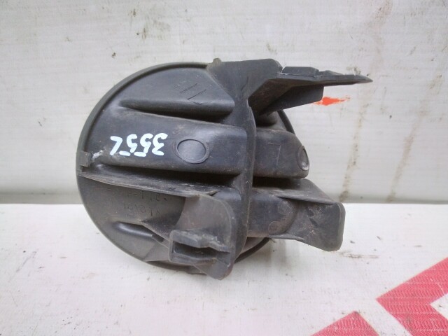 Заглушка в бампер TOYOTA Ist 