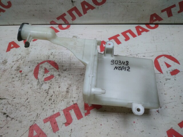 Бачок омывателя TOYOTA Platz 