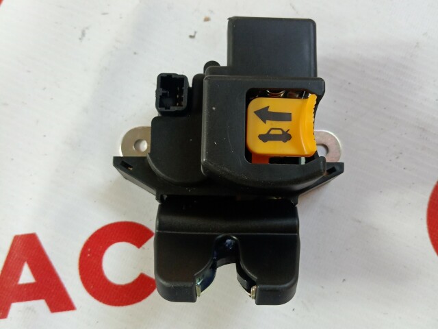 Замок багажника KIA Rio 