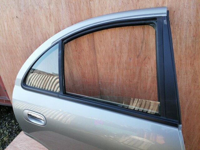 Дверь NISSAN Bluebird Sylphy 