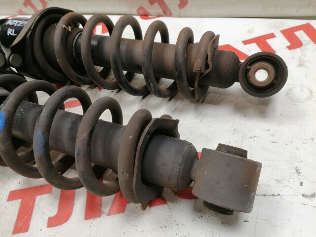 Стойка TOYOTA Avensis 