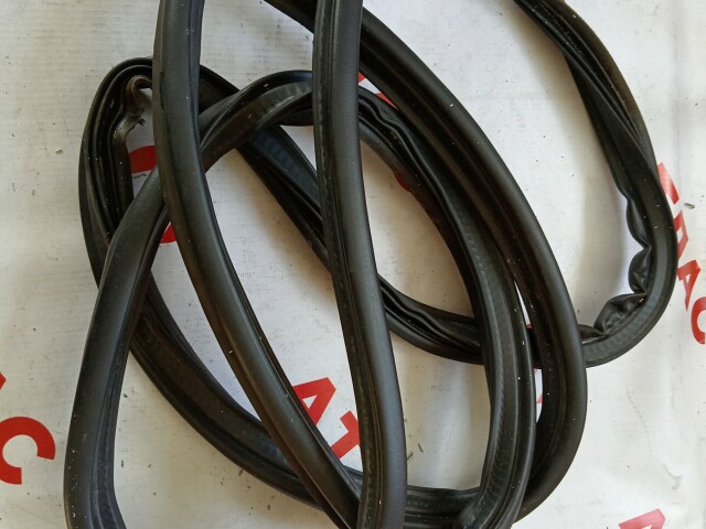 Уплотнитель TOYOTA Avensis 