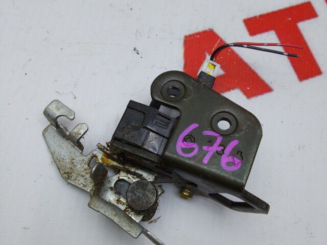 Замок багажника NISSAN Sunny 