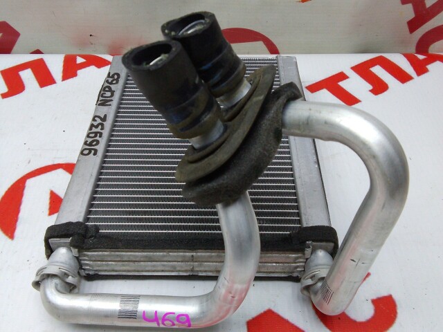 Радиатор печки TOYOTA Ist 