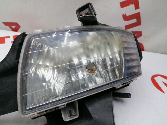 Туманка TOYOTA Estima 