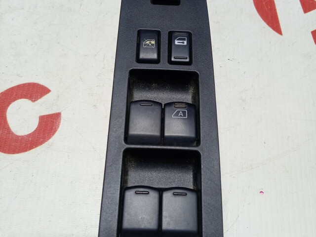 Блок управления стеклоподъемниками NISSAN X-Trail 