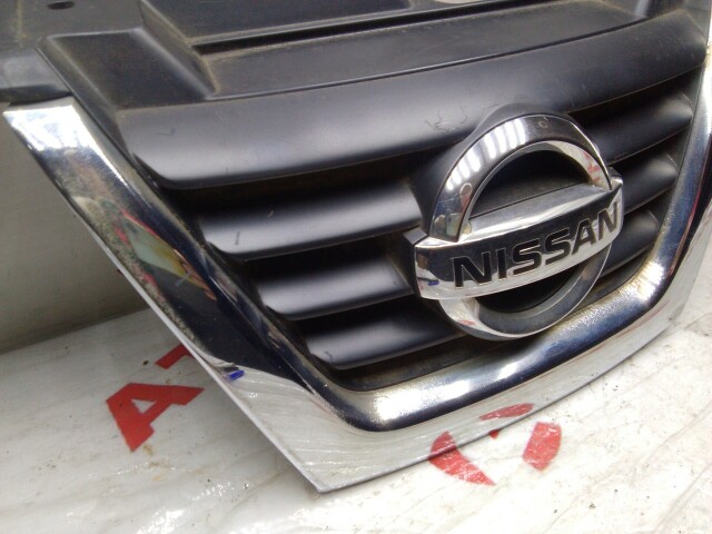 Решетка радиатора NISSAN Juke 