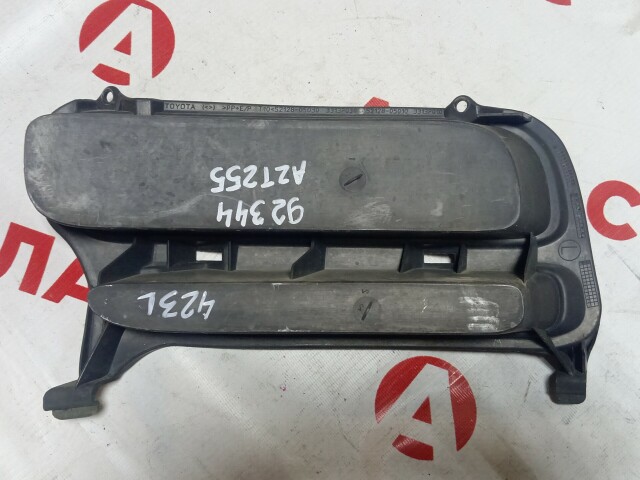 Заглушка в бампер TOYOTA Avensis 