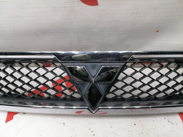 Решетка радиатора MITSUBISHI Galant Fortis 