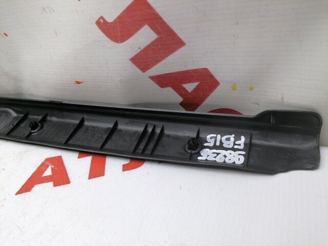 Накладка замка багажника NISSAN Sunny 